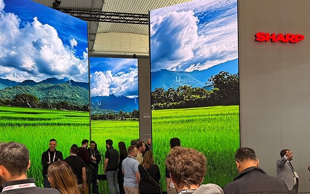 Energieeffizienteste LED beschert Sharp spektakul&auml;re Pr&auml;senz auf der ISE